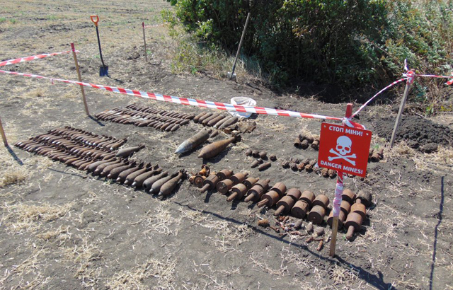 Под Славянском пиротехники уничтожили 221 боеприпас времен Второй мировой войны
